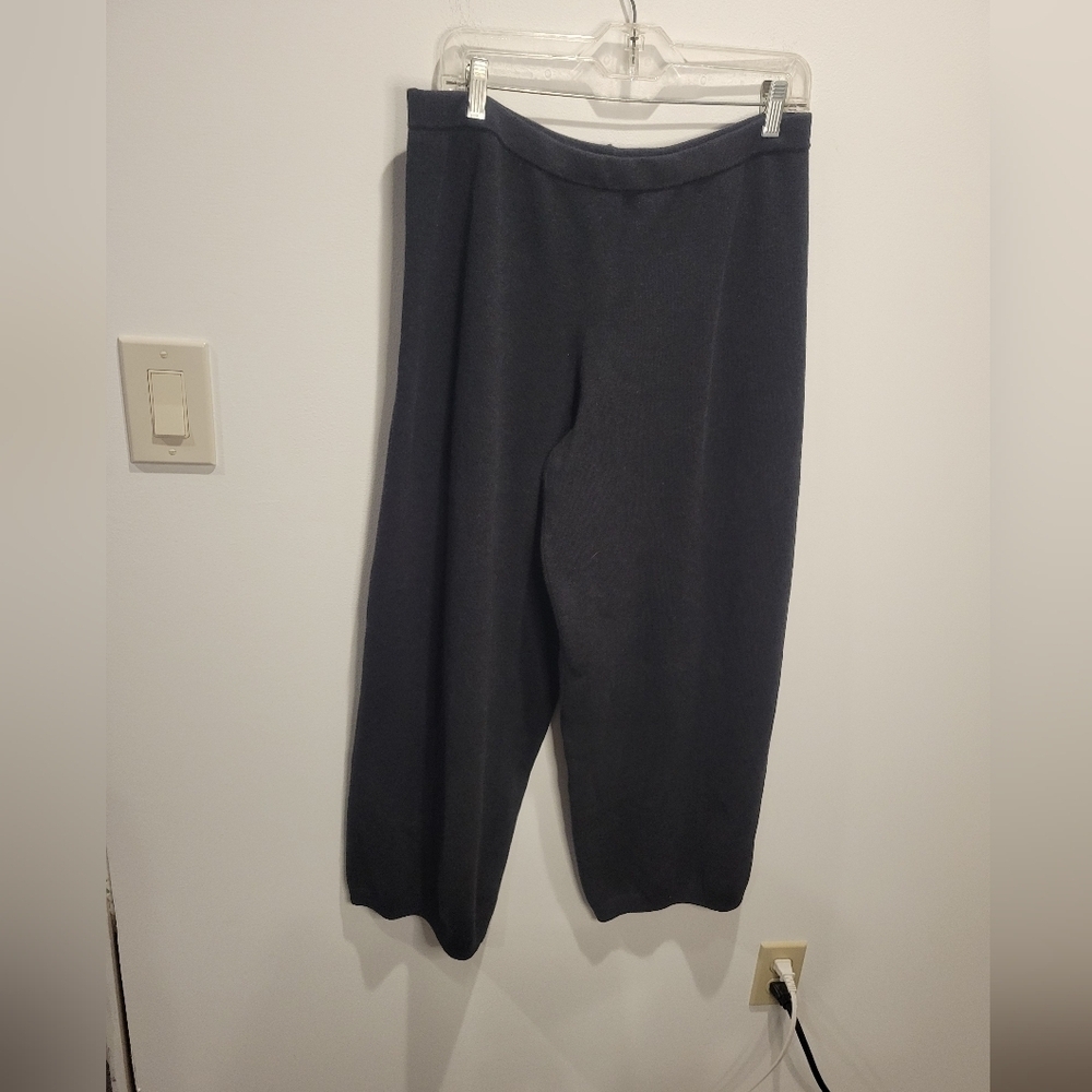 Joan Vass Size 2 Grey Comfort Knit Cropped Pull On Pants. Small Flaw